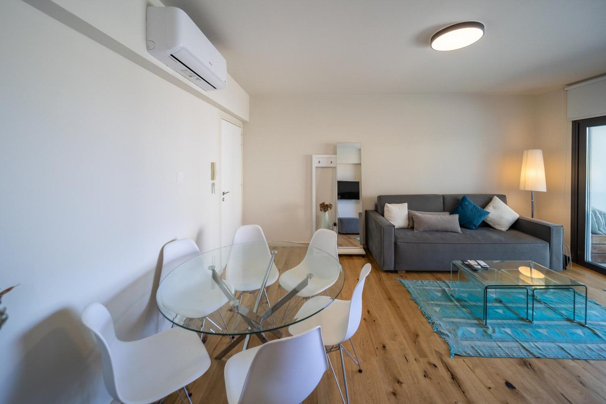Lighthouse By The Sea Apartment