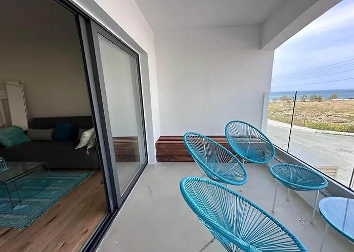 Lighthouse Apartment By The Sea