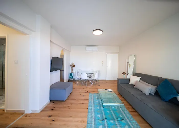 Lighthouse Apartment By The Sea